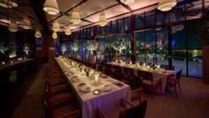 Etoile Table settings at night